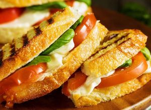 Sebzeli Kaşarlı Tost